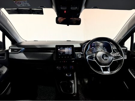 2020 Renault Clio 1.0 ICONIC TCE 100PS 5DR €12,990 thumbnail