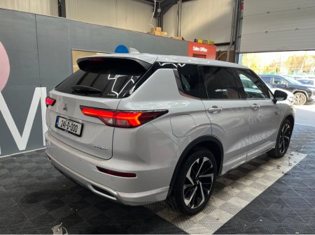 2024 Mitsubishi Outlander - thumbnail 2