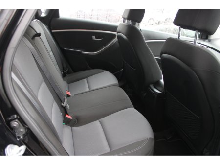 2015 Hyundai i30 1.6 CRDI SE BL/DR 110PS 5DR €7,950 thumbnail