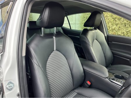 2020 Toyota Camry - thumbnail 11