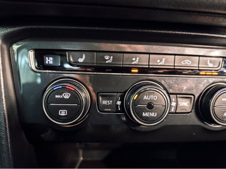 2018 Volkswagen Tiguan 2.0 TDI R-LINE 4MOTION €28,750 thumbnail