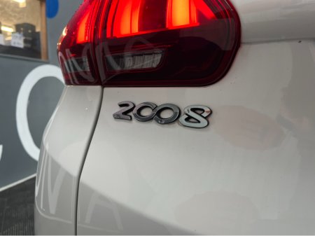 2019 Peugeot 2008 - thumbnail 7
