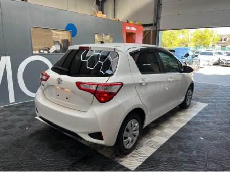 2019 Toyota Vitz - photo 2