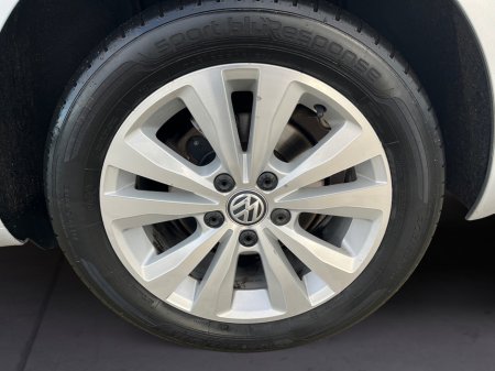 2019 Volkswagen Golf CL 1.6 TDI MANUAL 5SPEED 5DR 115HP 5 €18,900 thumbnail