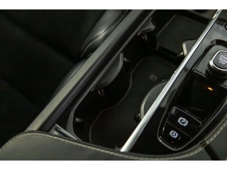 2022 Volvo XC90 PHEV T8 (390hp) R-Design AWD €59,950 thumbnail