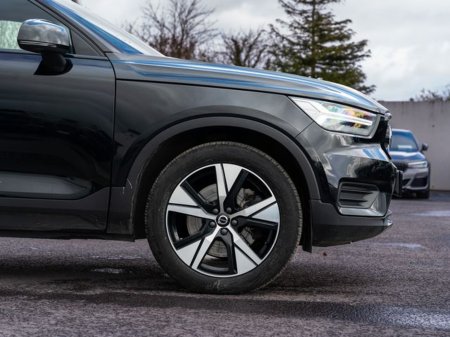 2022 Volvo XC40 - thumbnail 5