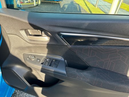 2015 Honda Fit 1.5L Petrol Hybrid Automatic thumbnail