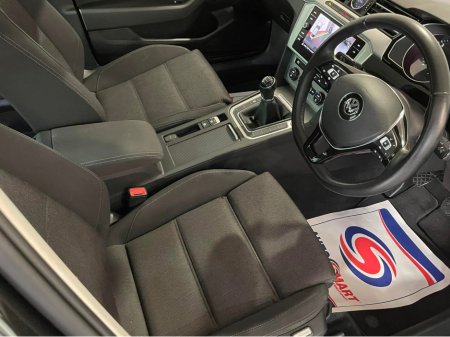 2019 Volkswagen Passat - thumbnail 5