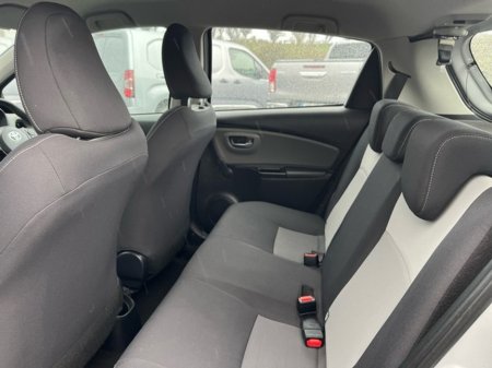 2019 Toyota Yaris - thumbnail 7