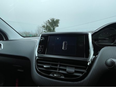 2016 Peugeot 208 1.2 Petrol Automatic LOW KM €9,900 thumbnail