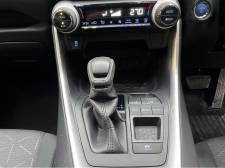 2019 Toyota Rav4 €27950 2019 TOYOTA RAV4 HYBRID X 2.5 AUTOMATIC / CRUISE CONTROL AND MORE €27,950 thumbnail