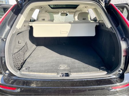 2023 Volvo XC60 T6 RECHARGE PHEV PLUS DARK AWD AUTO 5DR €39,995 thumbnail