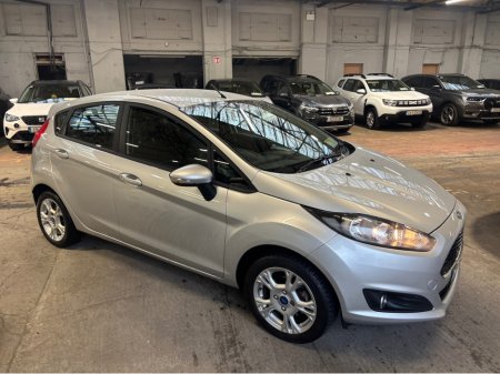 2016 Ford Fiesta - thumbnail 7