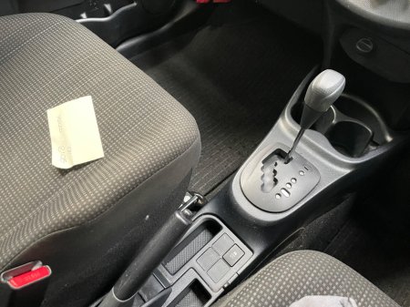 2018 Toyota Yaris - thumbnail 23