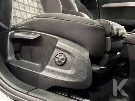 2017 Audi Q3 1.4 TFSI - AUTOMATIC - ALLOY WHEELS - ELECTRIC TAILGATE - MULTI FUNCTION STEERING WHEEL - CRUISE CONTROL - REVERSE CAMERA €18,950 thumbnail