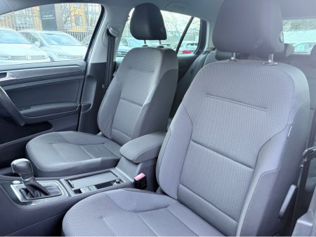 2018 Volkswagen Golf Auto 1.2 tsi/ Tiny Mileage/ Carplay €18,400 thumbnail