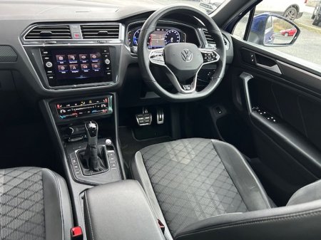 2023 Volkswagen Tiguan 2.0 TDI 150HP R-Line DSG D7F Automatic Mint €45,995 thumbnail