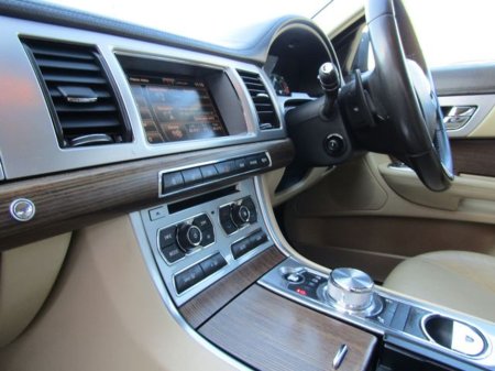 2014 Jaguar XF - thumbnail 11