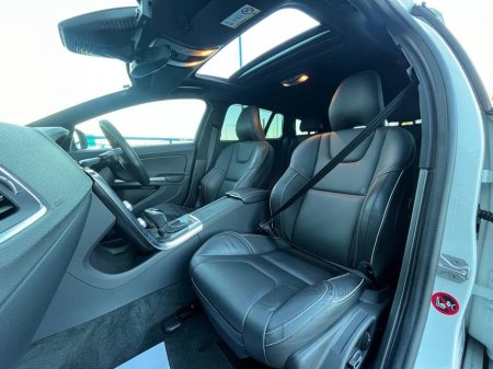 2017 Volvo V60 D4 R-DESIGN 2.0 D // TILT & SLIDE OPENING PAN ROOF // FULL SERVICE HISTORY // LEATHER POWERED HEATED SEATS €18,950