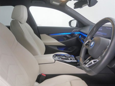 2024 BMW 5 Series - thumbnail 12