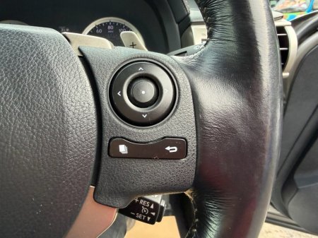 2016 Lexus IS 300 h - thumbnail 26