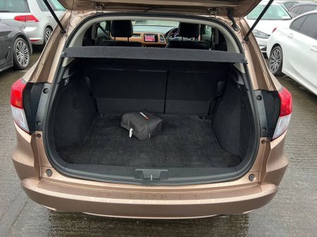 2017 Honda Vezel 1.5 HYBRID -HALF LEATHER HEATED SEATS // REVERSE CAMERA/ €17,950 thumbnail