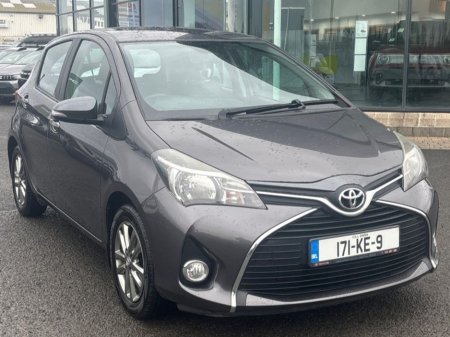 2017 Toyota Yaris - thumbnail 1
