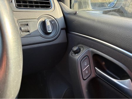 2015 Volkswagen Polo DBA-6RCJZ €12,500 thumbnail