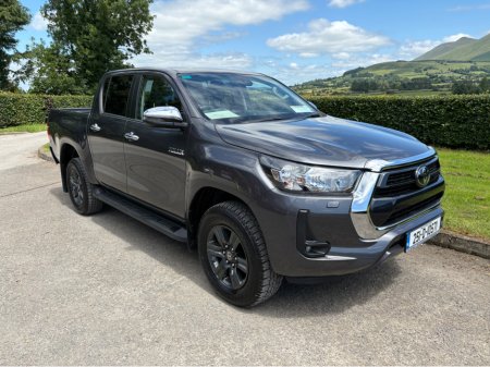 2025 Toyota Hilux 2.8 SR5 DOUBLE CAB €55,950