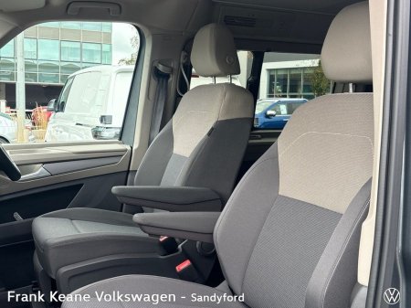 2025 Volkswagen California COAST AUTO 2.0TDI 150BHP *4.9% FINANCE AVAILABLE* *FOLDING TRAILER HITCH* *APPLE CARPLAY/ANDROID AUTO* *REAR VIEW CAMERA* *FRONT AND REAR PARKING SENSORS* €88,769