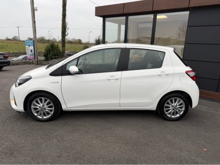 2017 Toyota Yaris Self charge Hybrid - Low Mileage - Fantastic Spec €14,750 thumbnail