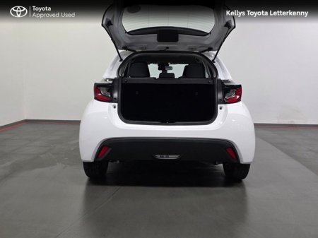2022 Toyota Yaris YARIS HYBRID LUNA #65 €20,995 thumbnail
