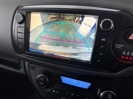 2015 Toyota Yaris - thumbnail 13