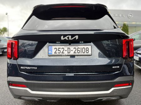 2025 Kia Sorento Plug in hybrid ( 7 seats ) €59,995 thumbnail
