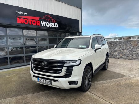 2024 Toyota Landcruiser 3.3L twin-turbo diesel 300 V6 TD AUTO €124,900