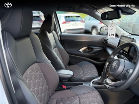 2024 Toyota Yaris Cross CROSS SOL 4DR AUTO €32,450 thumbnail