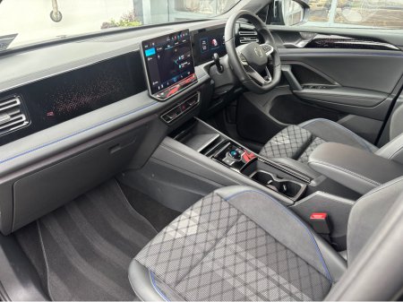 2025 Volkswagen Tiguan R-LINE ETSI S-A TSI DSG €49,900 thumbnail