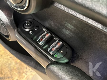 2017 MINI Cooper 1.5 AUTOMATIC - BLUE 2 TONE - FACTORY ALLOY WHEELS - REAR CAMERA €14,950 thumbnail