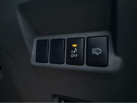 2014 Toyota Prius Alpha - thumbnail 11