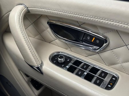 2016 Bentley Bentayga - thumbnail 27