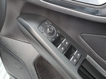 2023 Ford Focus - thumbnail 30