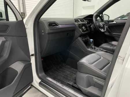 2019 Volkswagen Tiguan 2.0 TDI 190HP 4M R-Line DSG 7S €31,995 thumbnail