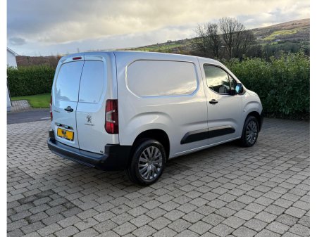 2022 Peugeot Partner PROFESSIONAL PREMIUM BLUEHDI L1 €14,225