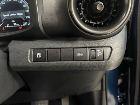 2024 Toyota C-HR HYBRID SPORT+ AUTO thumbnail