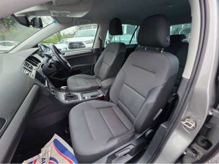 2017 Volkswagen Golf 1.2 TSI CARPLAY - ANDROID AUTO -  LANE ASSIST - PRIVACY GLASS  - REV CAMERA - LOW TAX BAND €15,950 thumbnail