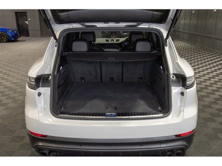 2022 Porsche Cayenne 3.0 V6 E-Hybrid 4WD Auto €59,999 thumbnail