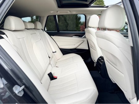 2019 BMW 5 Series 520D TOURING * PANROOF * 3D CAMERA PACK * €24,950 thumbnail