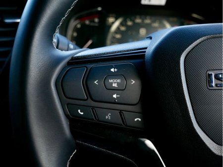 2025 Isuzu D-MAX - thumbnail 24