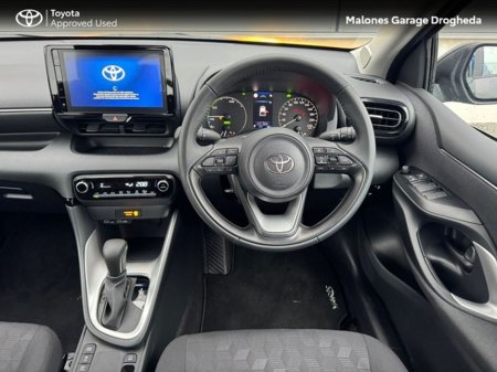 2025 Toyota Yaris - thumbnail 8