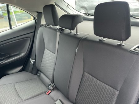 2025 Toyota Yaris Cross 1.5 Hybrid Luna thumbnail